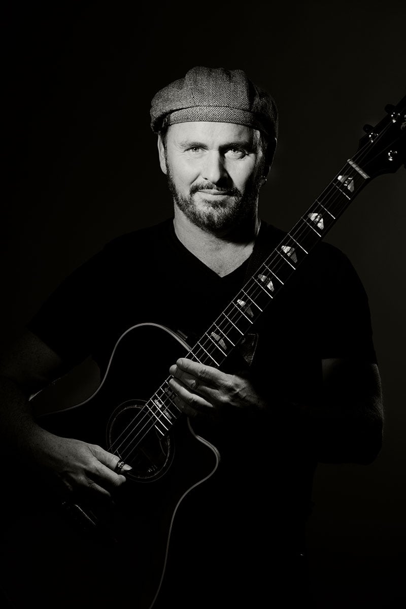 Dave Goodman mit Gitarre. Foto Manfred Pollert.