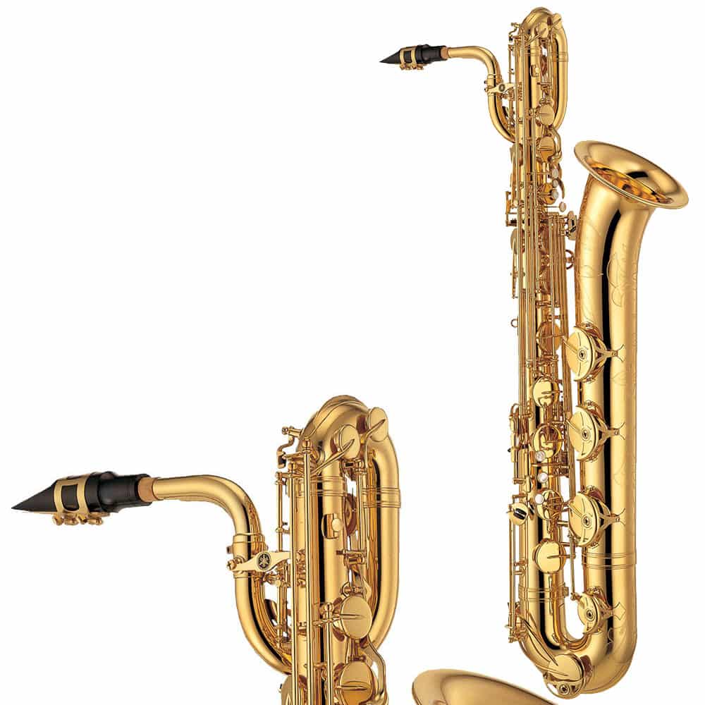 Baritonsaxophon der Marke Yamaha. Direkt hinter dem S-Bogen ist das Hauptrohr mehrfach gewunden.