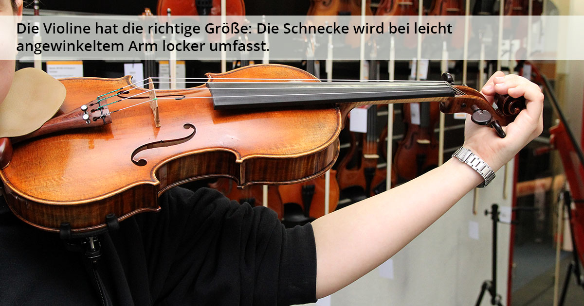 Eine Violine, die die richtige Größe für das Kind hat